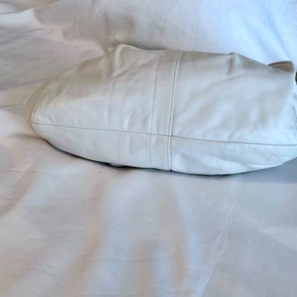 💲SALE💲 REDUCED 10%. Host Pick! NWT Coach White Leather Shoulder Bag - Picture 6 of 8